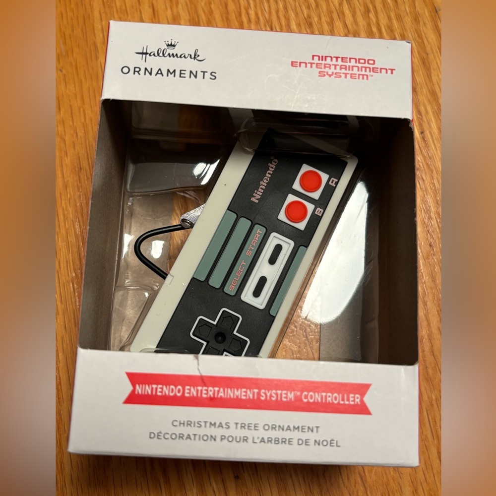 NEW Hallmark Classic Nintendo Gaming Controller Ornament